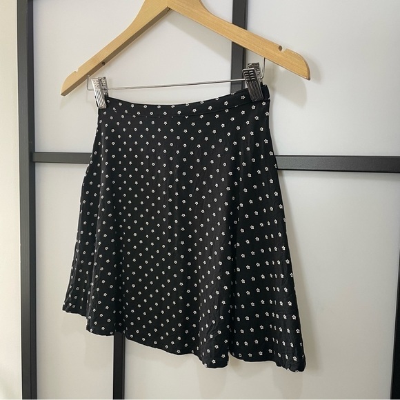 [2] H&M Black & White Flower Print Button Down Mini Skirt Lightweight Flowy - Picture 4 of 8